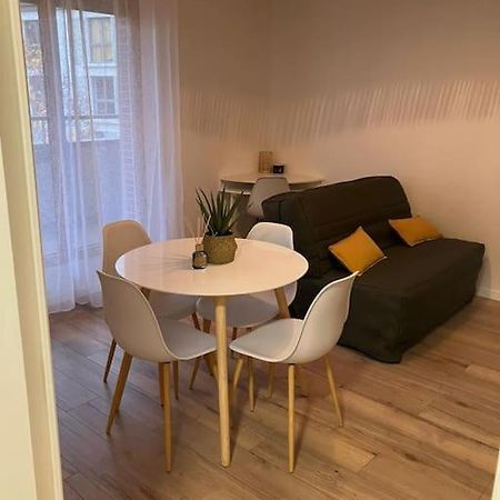 Studio Cosy 12 Min Arc De Triomphe Apartment Rueil-Malmaison Bagian luar foto