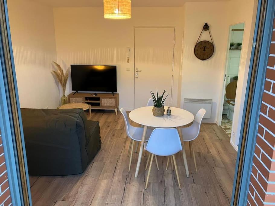 Studio Cosy 12 Min Arc De Triomphe Apartment Rueil-Malmaison Bagian luar foto