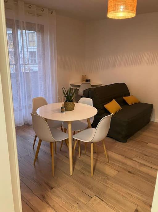 Studio Cosy 12 Min Arc De Triomphe Apartment Rueil-Malmaison Bagian luar foto